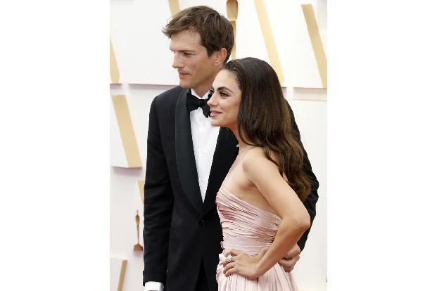 Mila Kunis und Ashton Kutcher arbeiteten jahrelang Seite an Seite in der TV-Sitcom 'Die wilden Siebziger', sind mittlerweile miteinander verheiratet. Das reicht, findet Mila heute. Die beiden vermeiden daher bewusst gemeinsame Projekte.