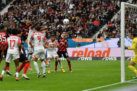 Im Zeichen des Abschieds: Frankfurt sichert Platz sechs