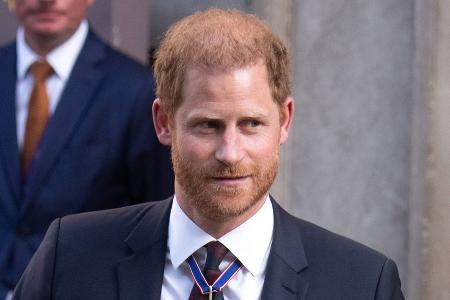 Fühlt sich Prinz Harry bei König Charles nicht sicher?