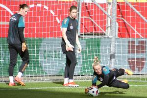 Hrubesch forciert Kampf ums DFB-Tor - Olympia wohl ohne Däbritz