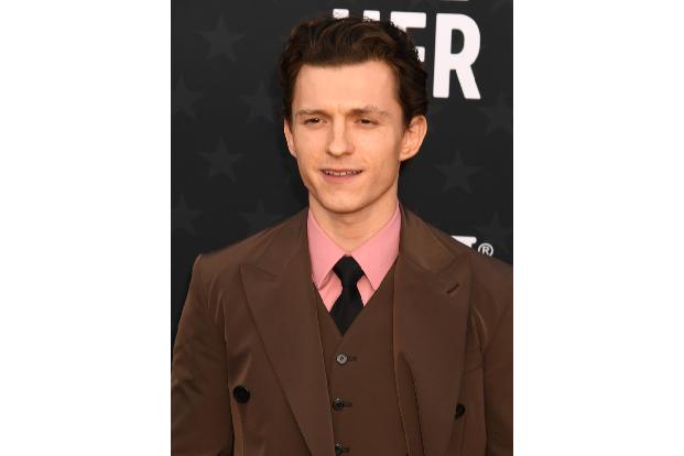 Tom Holland steht gerade in London in einem absoluten Klassiker auf der Bühne: Er spielt an der Seite von Francesca Amewudah-Rivers den Titelhelden in Shakespeares 'Romeo & Julia', das Stück läuft noch bis August.