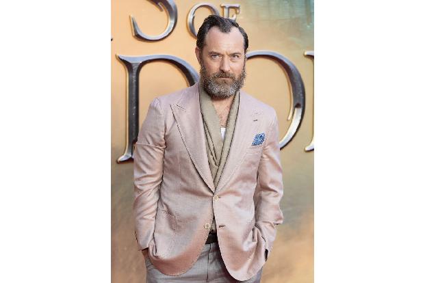 Auch Jude Law fühlt sich zu Haus auf den Brettern, die die Welt bedeuten. Er spielte unter anderem bereits den ultimativen Klassiker 'Hamlet' am Broadway und im Londoner West End.