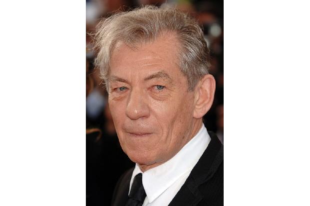 Schon 1991 wurde der Brite, der in der nordenglischen Stadt Burnley geboren wurde, von Königin Elizabeth II. zum Ritter geschlagen, war fortan Sir Ian McKellen.