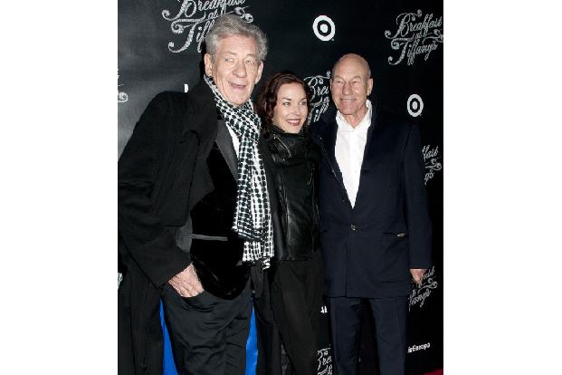 Als Patrick Stewart 2013 seine dritte Frau, die Sängerin Sunny Ozell, heiratete, war es daher natürlich auch Ian McKellen, der durch die Zeremonie führte.