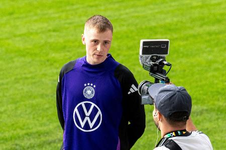 YouTuber auf dem Rasen: Kurze Aufregung beim DFB-Training