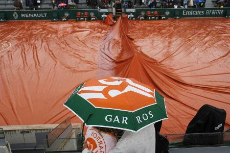 Regen in Paris: Ruud gewinnt - Kerber wartet lange