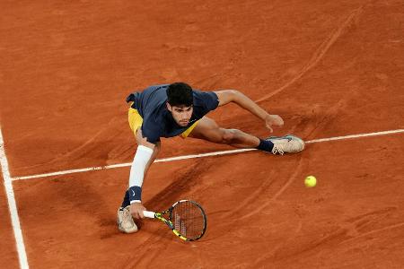 Alcaraz mit einiger Mühe - Sinner souverän