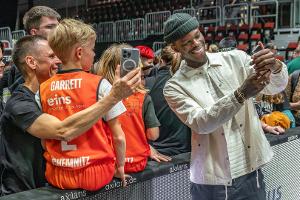 Weltmeister Schröder plötzlich Fußballer