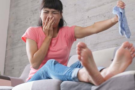 Stinkende Füße? Das hilft gegen Fußgeruch