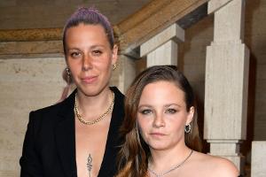 Jasna Fritzi Bauer macht Beziehung zu Katharina Zorn öffentlich