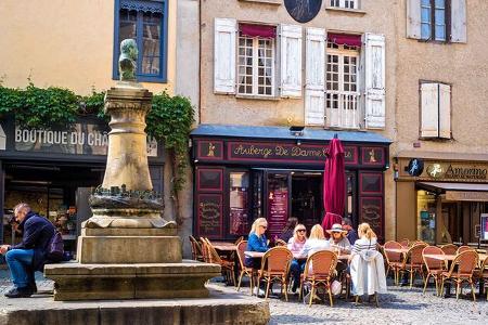 Carcassonne Altstadt, Restaurant, Springbrunnen, Touristen