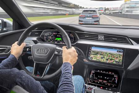 Audi SQ8 e-tron, Cockpit + Fahrer