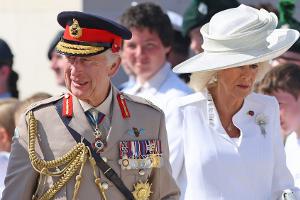 Gedenken an D-Day: Charles und Camilla sind in Frankreich angekommen