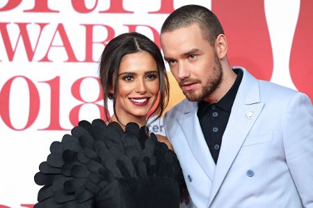 Mann und Frau auf rotem Teppich