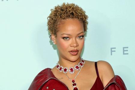 Auftritt in Los Angeles: Rihanna trägt wieder natürliche Locken