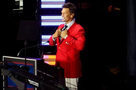 Stolz in Rot: Tom Brady in Ruhmeshalle der Patriots aufgenommen