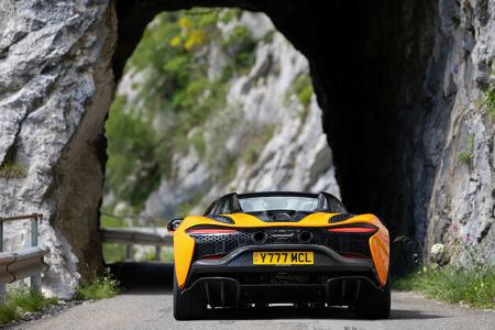 McLaren Artura Spider