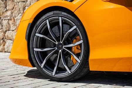 McLaren Artura Spider