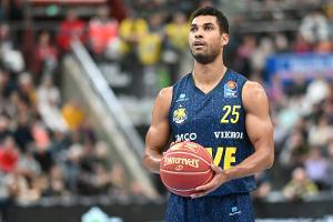 Basketball: Ogbe von Oldenburg nach Hamburg