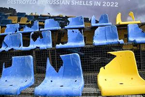 In München: Ukraine zeigt zerstörte Tribüne als Mahnung