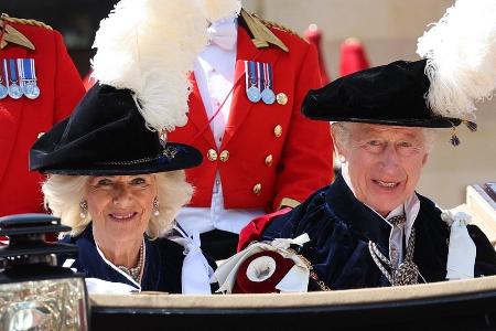 Charles III. und Camilla nehmen an traditioneller Prozession teil