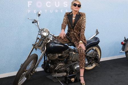 Im Gepardenmuster: So sieht Sharon Stones Biker-Look aus