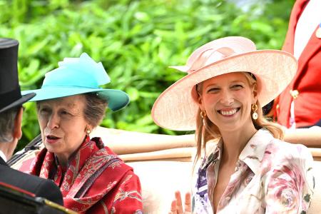 Prinzessin Anne wurde in ihrer Kutsche von Lady Gabriella Windsor begleitet.
