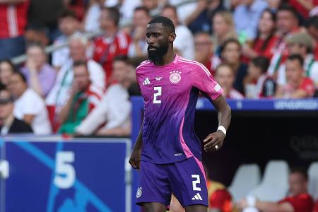 Antonio Rüdiger - Note: 3,0 - Spielte regelmäßig starke Pässe in die Spitze und leitete so mehrere Chancen ein. Hatte auch in der Defensive starke Momente, obwohl teilweise die Abstimmung mit den Kollegen nicht perfekt passte.