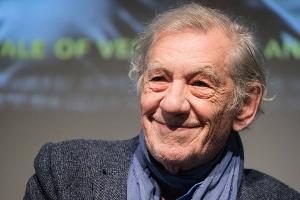 Nach Sturz von der Theaterbühne: Ian McKellen meldet sich zu Wort