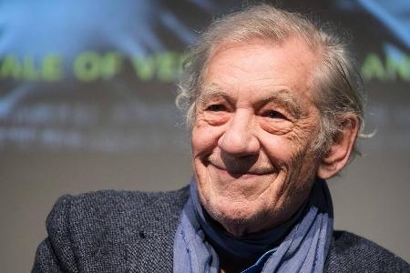 Nach Sturz von der Theaterbühne: Ian McKellen meldet sich zu Wort