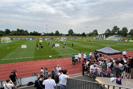 Applaus und Jubel beim DFB-Training