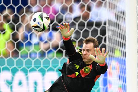 TOR: Manuel Neuer - Note: 2,0 - Gegen Schottland noch kaum gefordert, zeigte Neuer diesmal seine ganze Klasse. Musste gleich in der ersten Minute gegen Sallai retten. Parierte den Szoboszlai-Freistoß (26.) und den Orban-Kopfball (45.) ebenfalls herausragend. Kurz vor dem Abpfiff zumindest mit einem kleinen Wackler.