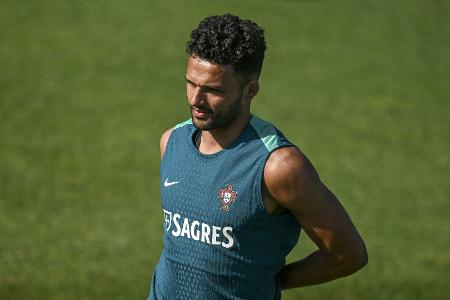 Schmerzhafter Zwischenfall: Ordner grätscht Ramos um