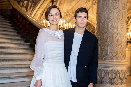Seltener Auftritt: Keira Knightley kommt mit Ehemann zu Fashion Week