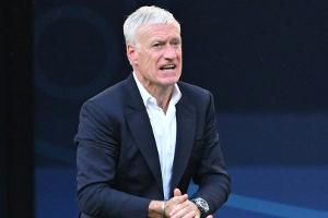 Vor Olympia: Deschamps führt Fackellauf an