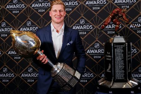 NHL: MacKinnon als MVP ausgezeichnet