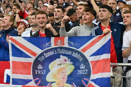 Achtelfinale auf Schalke: Vollbier für englische Fans