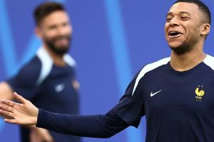 "Bleibt Legende": Mbappe kann Ronaldos EM-Karriere beenden