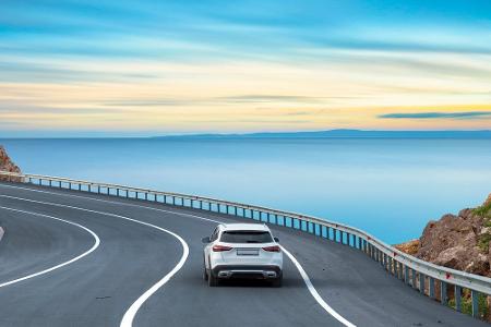 Mit dem Auto unterwegs: Auf der Reise in den Urlaub Sprit sparen