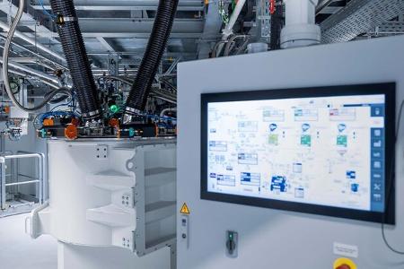 Mercedes eršffnet eCampus am Stammwerk Stuttgart UntertŸrkheim