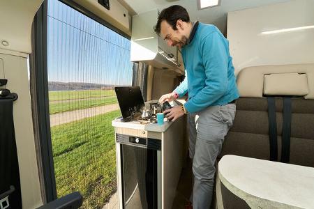 Vergleichstest Karmann vs LMC: Karmann Davis 600 LS Küchenzeile 