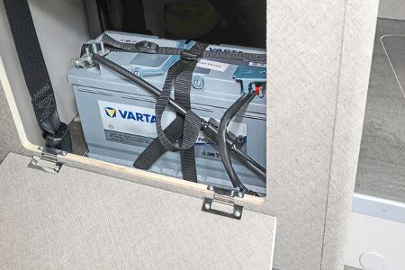 Vergleichstest Karmann vs LMC: Karmann Davis 600 LS Batterie