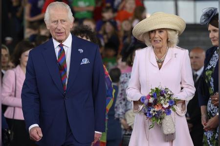 König Charles ist in Wales voll des Lobes für Sohn Prinz William