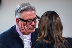 Alec Baldwin: So feierte er das überraschende Ende seines Prozesses