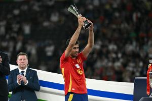 EM: Rodri als bester Spieler des Turniers geehrt