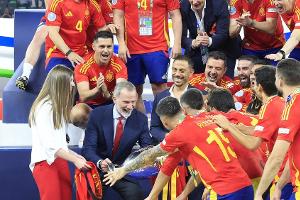 EM: König Felipe und Prinzessin Sofía feiern mit dem spanischen Team