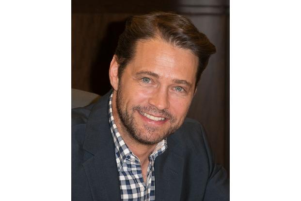 Einer der ersten, die kondolierten, war ihr 'Beverly Hills, 90210'-Kollege Jason Priestly — sie hatten in der Kultserie das Zwillingspaar Brandon und Brenda Walsh gespielt. 