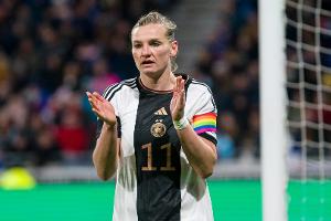 Wahl zur Fahnenträgerin: Hrubesch wirbt für Popp