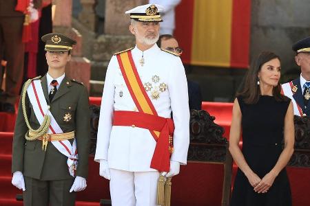 König Felipe besucht mit Tochter und Ehefrau seinen Marinestützpunkt