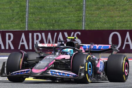 Platz 20: Pierre Gasly (Alpine) - Note: 4,0 - Startete aus der Boxengasse und profitierte zunächst davon, den Tumulten aus dem Weg zu gehen. Schwamm auf den harten Reifen zwischenzeitlich auf Platz 10 und schien besser zurecht zu kommen als der Teamkollege. Dann zwang ihn ein Hydraulik-Leck zur Aufgabe.